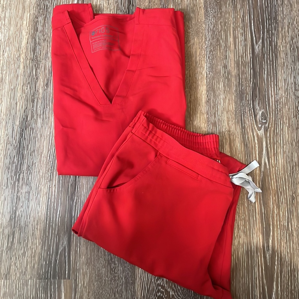 Figs winning red scrub set